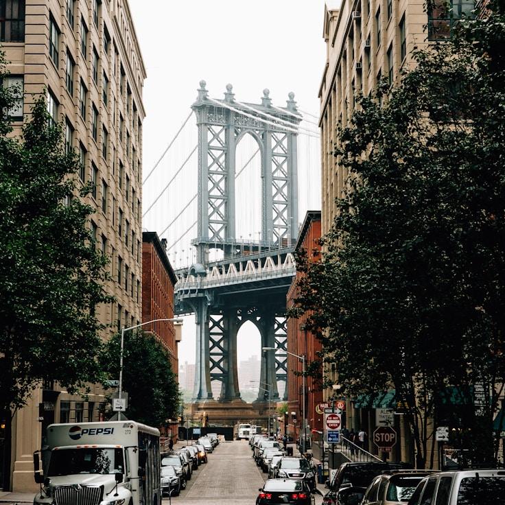 Parents evaluating schools in Germany